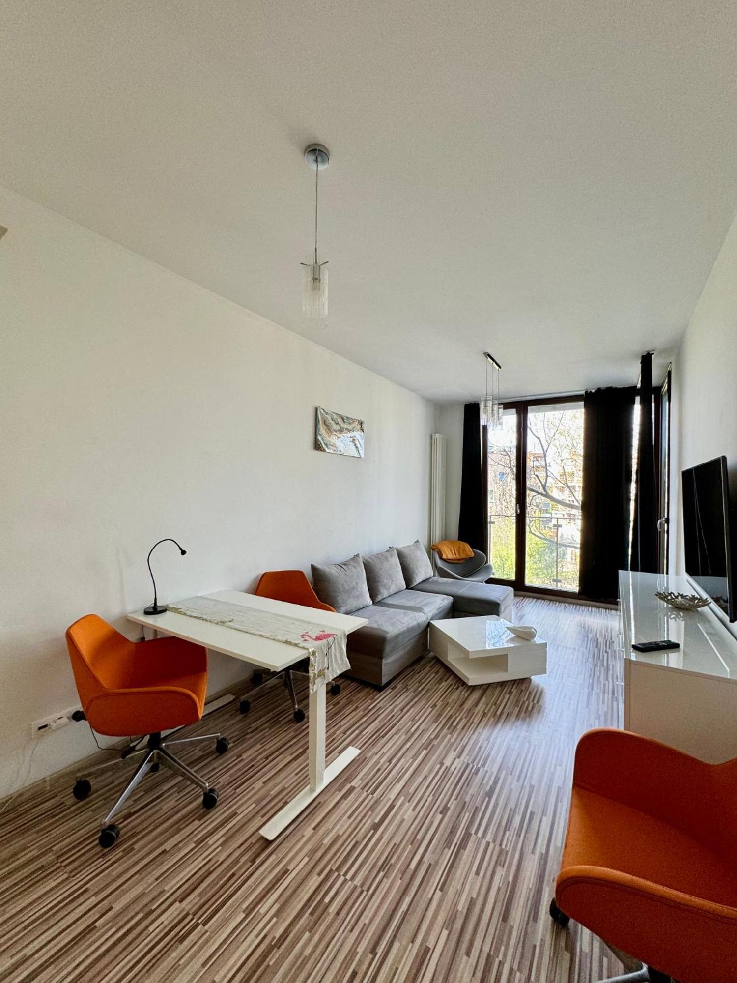 Two Rooms Apartment Triton Park Варшава Экстерьер фото